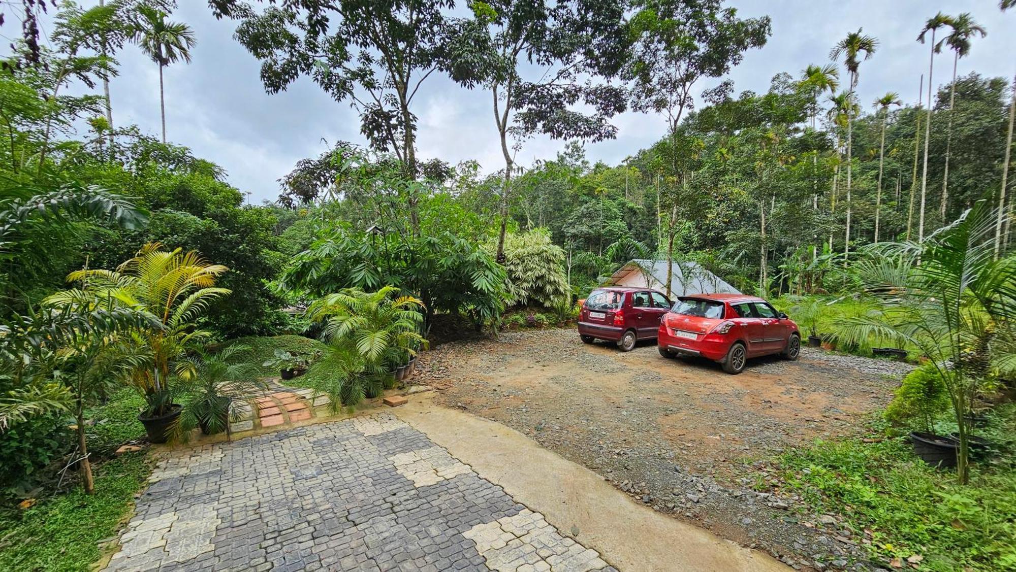 Casta Wild Resort Batheri Buitenkant foto